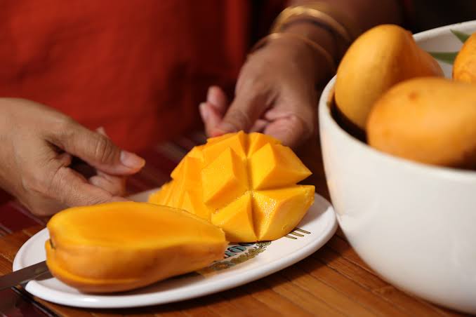 Mango season: आम खाने के बाद भूलकर भी न करें ये गलतियां, उठाना पड़ सकता है भारी नुक्सान…